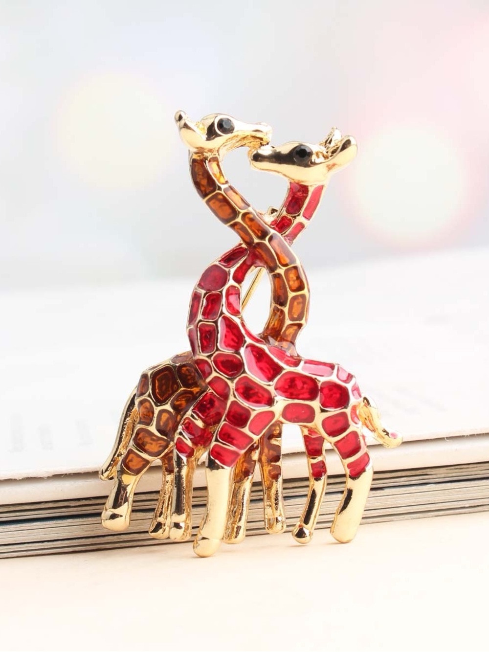 Red & Brown Intertwined Giraffe Brooch Pin – Gold Tone Enamel Animal Lapel Pin